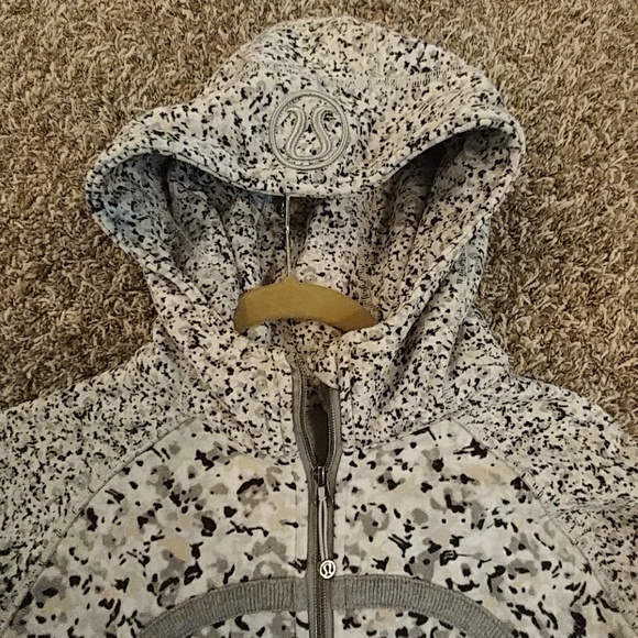 Lululemon Scuba Hoddie - Picture 2 of 3